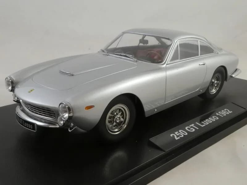 1/18 (KK scale) FERRARI 250 GT LUSSO 1962 (Metalik gümüş)