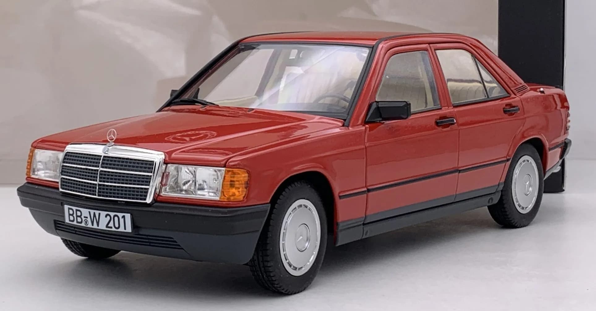 1/18 (Norev) MERCEDES-BENZ 190 E (W 201) 1982