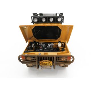 1/18 (Almost real)LAND ROVER RANGE ROVER ''CAMEL TROPHY'' PAPUA NEW GUINEA 1982 DIRTY VERSION
