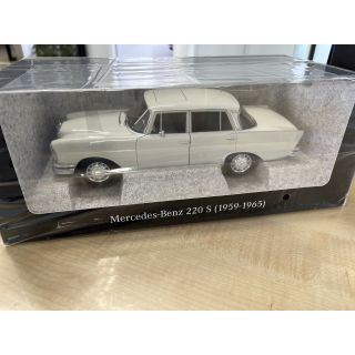 1/18 (Norev) MERCEDES-BENZ 220 S  (W111) (1959-1965)