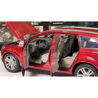 1/18 (Kyosho) AUDI Q7
