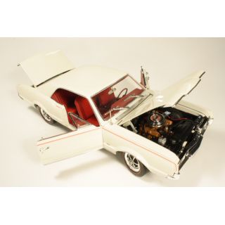 1/18 (Highway 61) 1967 OLDSMOBILE 4-4-2 COUPE