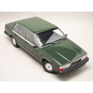 1/18 (Minichamps) VOLVO 740 GL 1986
