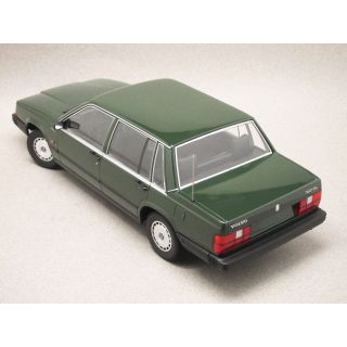1/18 (Minichamps) VOLVO 740 GL 1986