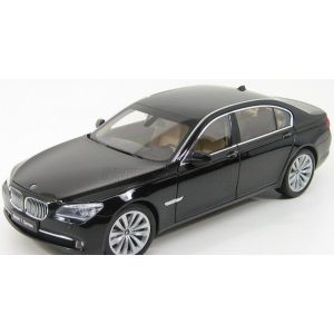 1/18 (Kyosho) BMW 750Li (F02)
