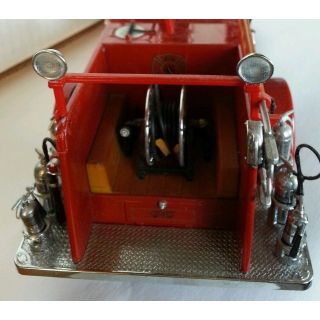 1/24 (Yatming) 1941 GMC FIRETRUCK