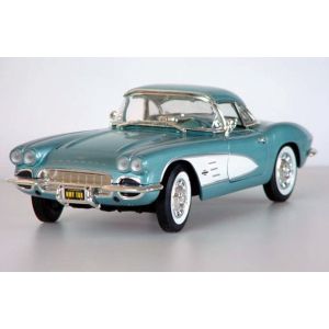1/18 (Ertl)  1961 CHEVROLET CORVETTE
